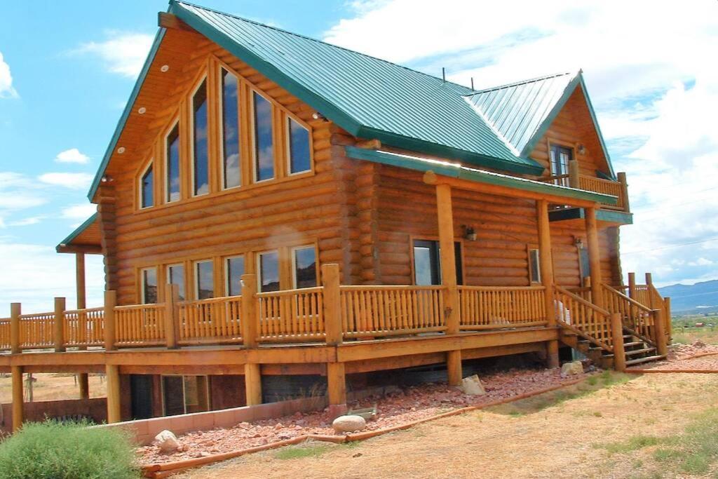 Red Rock Ranch Log Cabin: Large, Fully Furnished Эскаланте Экстерьер фото